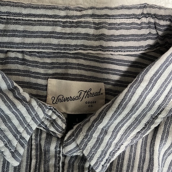 Universal Thread Women's Blouse - Picture 4 of 5